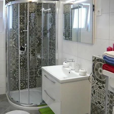 בית נופש Im Haus Maginja Cdn021022 Eya פטרצ'אנה
